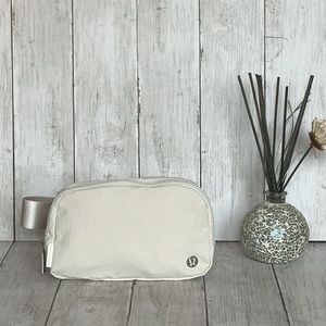 NWT LULULEMON EVERYWHERE BELT BAG WHITE OPAL